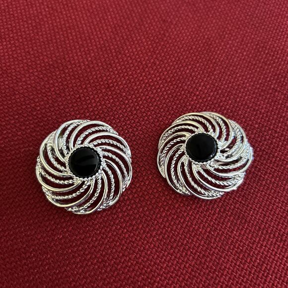 Sarah Coventry Silver Tone Faux Black‎ Onyx Clip On Earrings Vtg - Picture 1 of 4